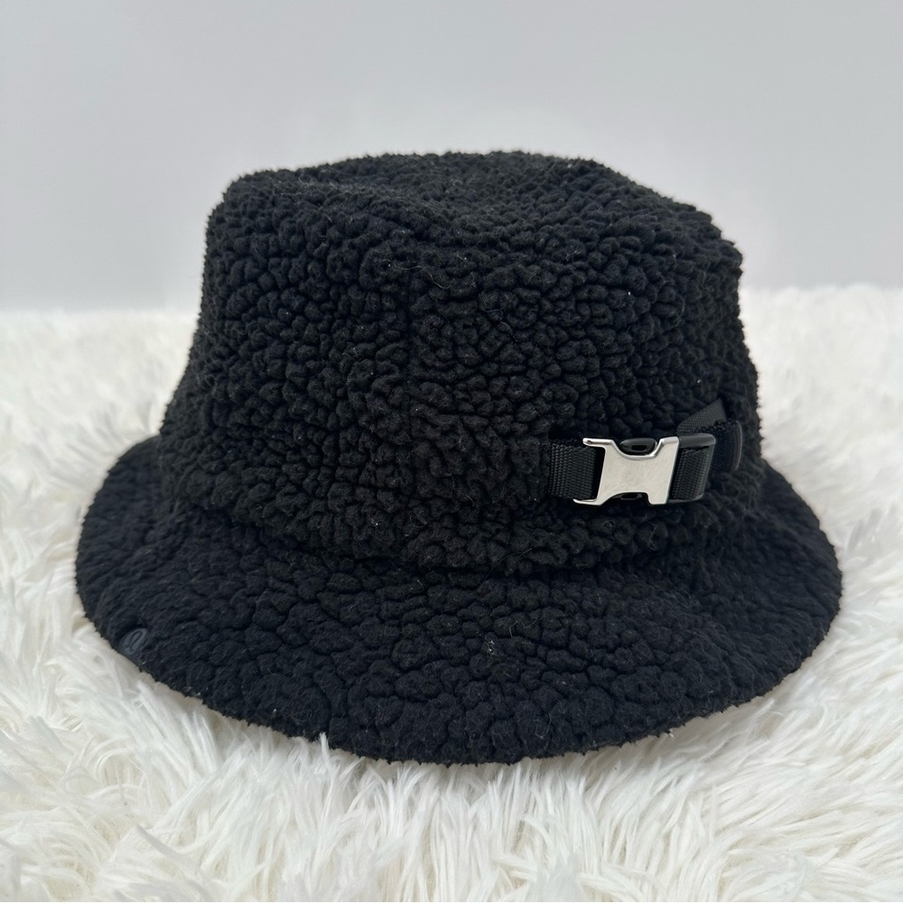 LULULEMON athletica Black textured fleece bucket hat